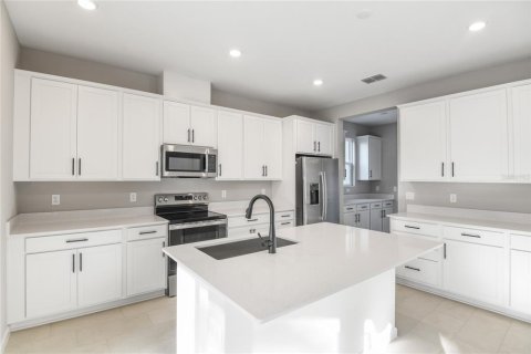 House in Mount Dora, Florida 4 bedrooms, 281.49 sq.m. № 1509542 - photo 3