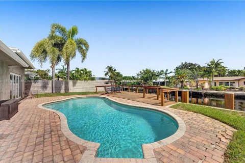 House in Wilton Manors, Florida 3 bedrooms, 189.15 sq.m. № 1928075 - photo 19