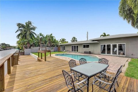 House in Wilton Manors, Florida 3 bedrooms, 189.15 sq.m. № 1928075 - photo 18