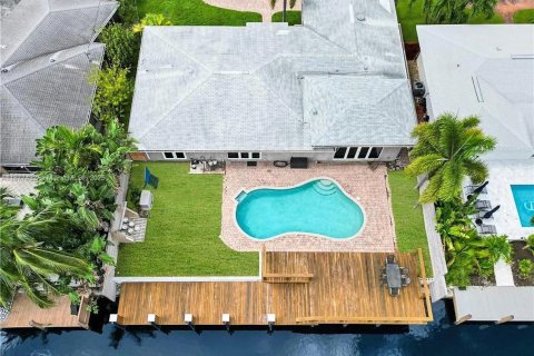 House in Wilton Manors, Florida 3 bedrooms, 189.15 sq.m. № 1928075 - photo 1