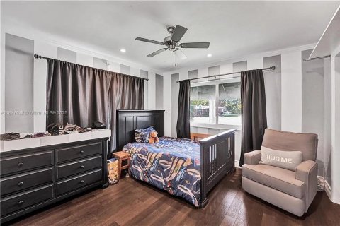 House in Wilton Manors, Florida 3 bedrooms, 189.15 sq.m. № 1928075 - photo 12