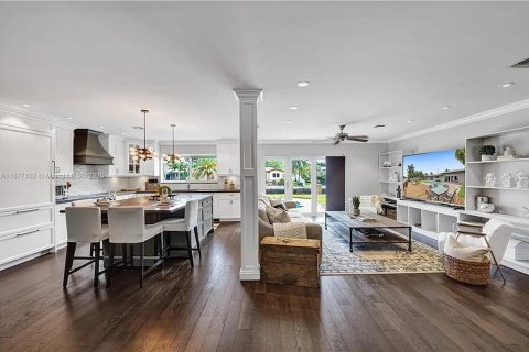 House in Wilton Manors, Florida 3 bedrooms, 189.15 sq.m. № 1928075 - photo 3