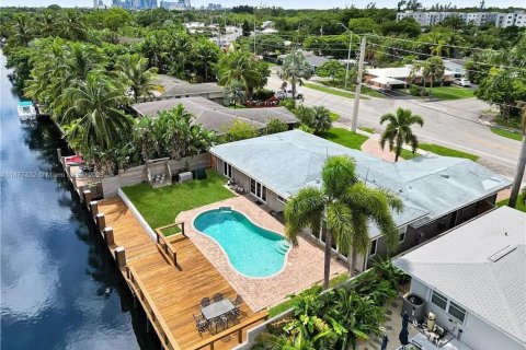 House in Wilton Manors, Florida 3 bedrooms, 189.15 sq.m. № 1928075 - photo 17