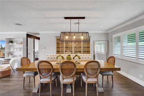 House in Wilton Manors, Florida 3 bedrooms, 189.15 sq.m. № 1928075 - photo 9