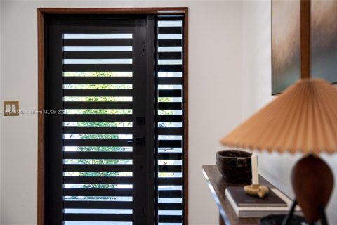 Villa ou maison à vendre à Miami, Floride: 4 chambres, 187.66 m2 № 1964591 - photo 25