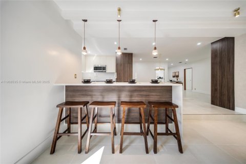 Villa ou maison à vendre à Miami, Floride: 4 chambres, 187.66 m2 № 1964591 - photo 21