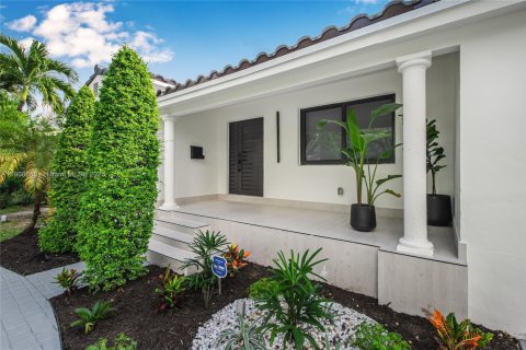 Villa ou maison à vendre à Miami, Floride: 4 chambres, 187.66 m2 № 1964591 - photo 4