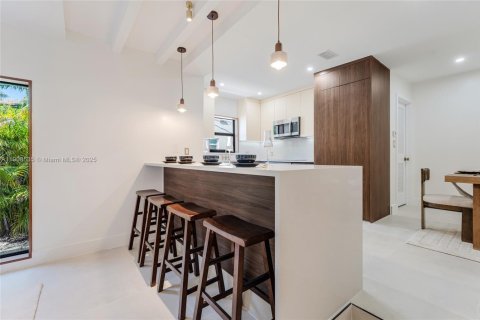 Villa ou maison à vendre à Miami, Floride: 4 chambres, 187.66 m2 № 1964591 - photo 22