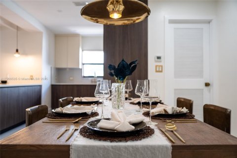 Villa ou maison à vendre à Miami, Floride: 4 chambres, 187.66 m2 № 1964591 - photo 18