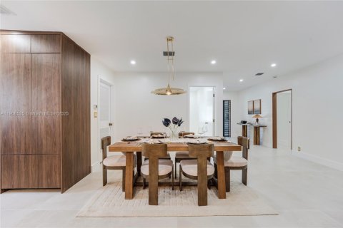 Villa ou maison à vendre à Miami, Floride: 4 chambres, 187.66 m2 № 1964591 - photo 16