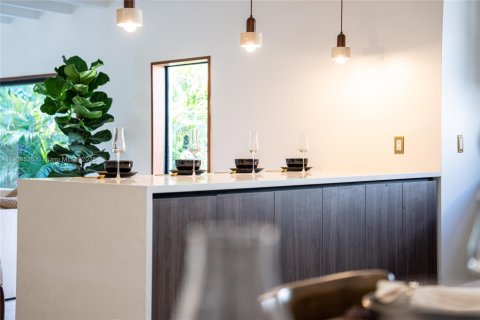 Villa ou maison à vendre à Miami, Floride: 4 chambres, 187.66 m2 № 1964591 - photo 11