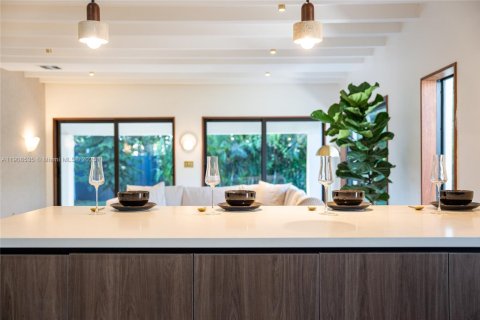Villa ou maison à vendre à Miami, Floride: 4 chambres, 187.66 m2 № 1964591 - photo 12