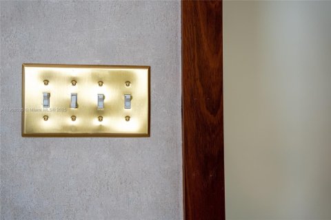 Villa ou maison à vendre à Miami, Floride: 4 chambres, 187.66 m2 № 1964591 - photo 14