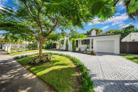 Villa ou maison à vendre à Miami, Floride: 4 chambres, 187.66 m2 № 1964591 - photo 2