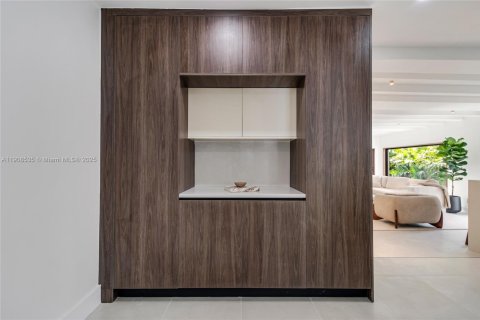 Villa ou maison à vendre à Miami, Floride: 4 chambres, 187.66 m2 № 1964591 - photo 28