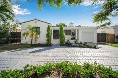 Villa ou maison à vendre à Miami, Floride: 4 chambres, 187.66 m2 № 1964591 - photo 3