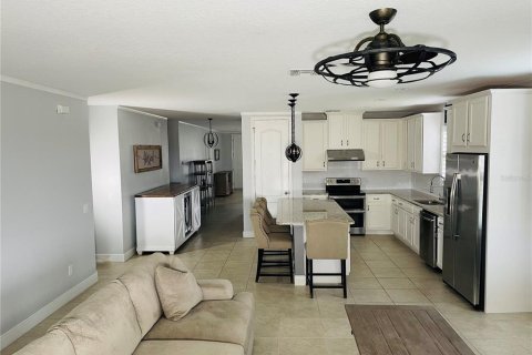 Villa ou maison à vendre à Kissimmee, Floride: 4 chambres, 213.3 m2 № 2427332 - photo 4