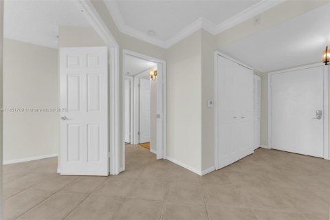 Condo in Aventura, Florida, 3 bedrooms  № 1858940 - photo 17