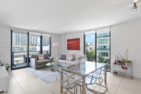 Condo in Miami, Florida, 2 bedrooms № 1920496 - photo 4