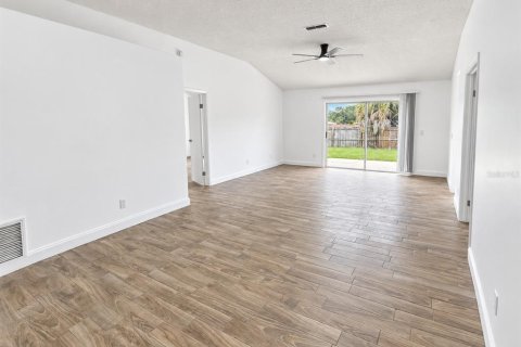Villa ou maison à vendre à Orlando, Floride: 4 chambres, 160.35 m2 № 2388883 - photo 4