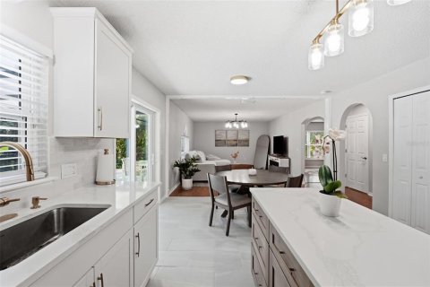 Villa ou maison à vendre à Ocoee, Floride: 4 chambres, 200.3 m2 № 2418989 - photo 11