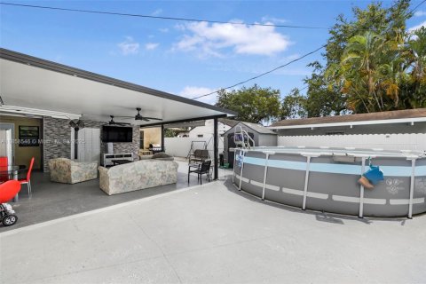 House in Hialeah, Florida 4 bedrooms, 147.16 sq.m. № 1889040 - photo 26