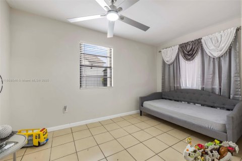 House in Hialeah, Florida 4 bedrooms, 147.16 sq.m. № 1889040 - photo 7