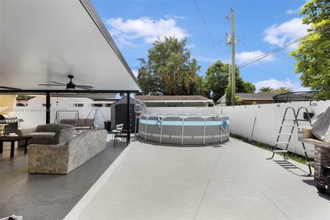 House in Hialeah, Florida 4 bedrooms, 147.16 sq.m. № 1889040 - photo 25
