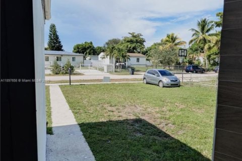 Снять в аренду виллу или дом в Норт-Майами, Флорида 3 спальни, 88.72м2, № 1948864 - фото 7