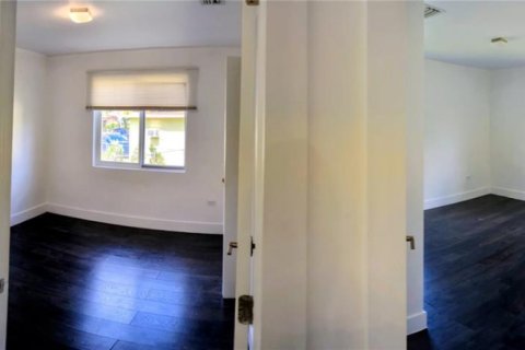 Снять в аренду виллу или дом в Норт-Майами, Флорида 3 спальни, 88.72м2, № 1948864 - фото 9