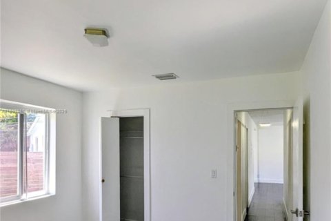 Снять в аренду виллу или дом в Норт-Майами, Флорида 3 спальни, 88.72м2, № 1948864 - фото 11