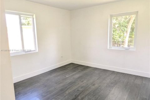 Снять в аренду виллу или дом в Норт-Майами, Флорида 3 спальни, 88.72м2, № 1948864 - фото 14