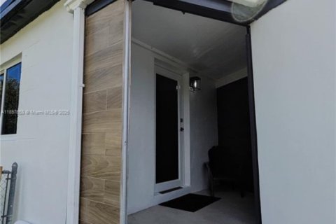 Снять в аренду виллу или дом в Норт-Майами, Флорида 3 спальни, 88.72м2, № 1948864 - фото 13