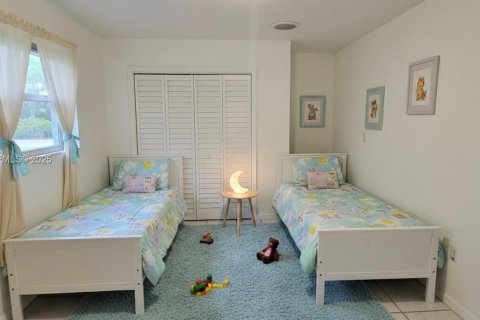 Commercial property in Miami, Florida 209.96 sq.m. № 1992353 - photo 9