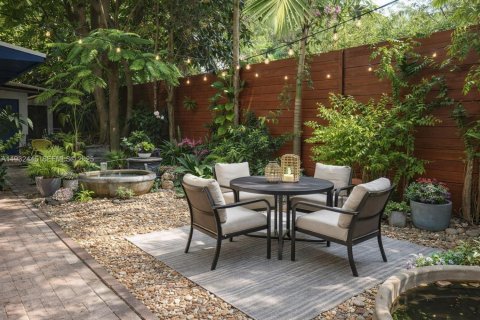 Commercial property in Miami, Florida 209.96 sq.m. № 1992353 - photo 2