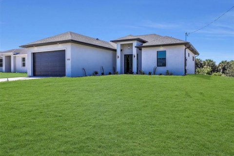 House in Cape Coral, Florida 3 bedrooms, 142.05 sq.m. № 2223568 - photo 5