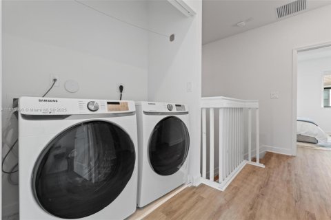 Купить таунхаус в Майами, Флорида 3 спальни, 128.02м2, № 2034183 - фото 21