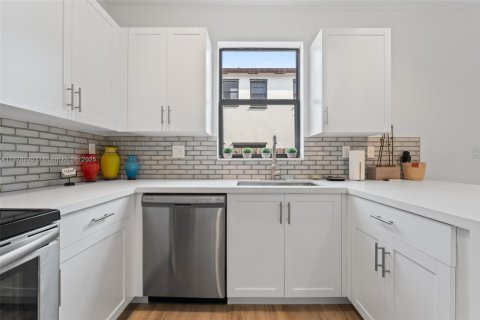 Купить таунхаус в Майами, Флорида 3 спальни, 128.02м2, № 2034183 - фото 15