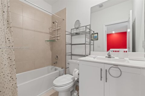 Купить таунхаус в Майами, Флорида 3 спальни, 128.02м2, № 2034183 - фото 28