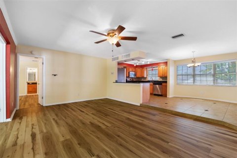 House in Largo, Florida 3 bedrooms, 170.66 sq.m. № 2390992 - photo 11