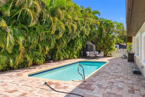 House in Largo, Florida 3 bedrooms, 170.66 sq.m. № 2390992 - photo 29