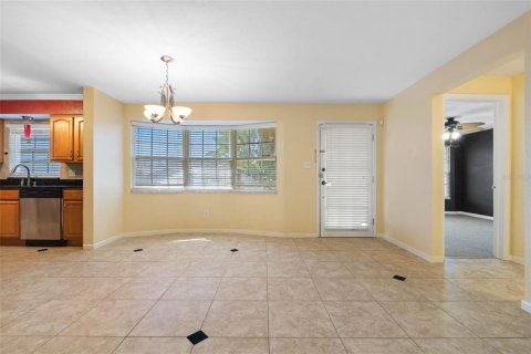 House in Largo, Florida 3 bedrooms, 170.66 sq.m. № 2390992 - photo 3