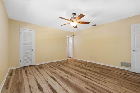 House in Largo, Florida 3 bedrooms, 170.66 sq.m. № 2390992 - photo 19
