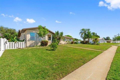 House in Largo, Florida 3 bedrooms, 170.66 sq.m. № 2390992 - photo 30