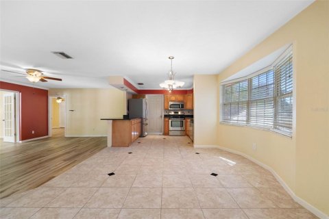 House in Largo, Florida 3 bedrooms, 170.66 sq.m. № 2390992 - photo 4