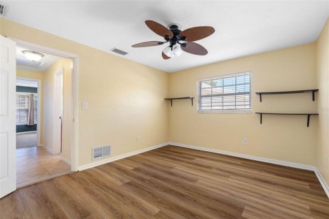 House in Largo, Florida 3 bedrooms, 170.66 sq.m. № 2390992 - photo 27