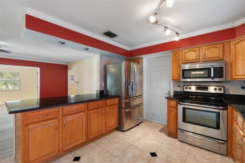House in Largo, Florida 3 bedrooms, 170.66 sq.m. № 2390992 - photo 9
