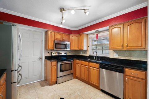 House in Largo, Florida 3 bedrooms, 170.66 sq.m. № 2390992 - photo 8