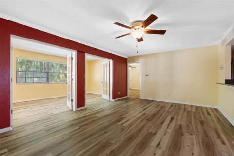 House in Largo, Florida 3 bedrooms, 170.66 sq.m. № 2390992 - photo 10