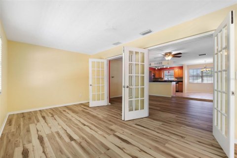 House in Largo, Florida 3 bedrooms, 170.66 sq.m. № 2390992 - photo 14